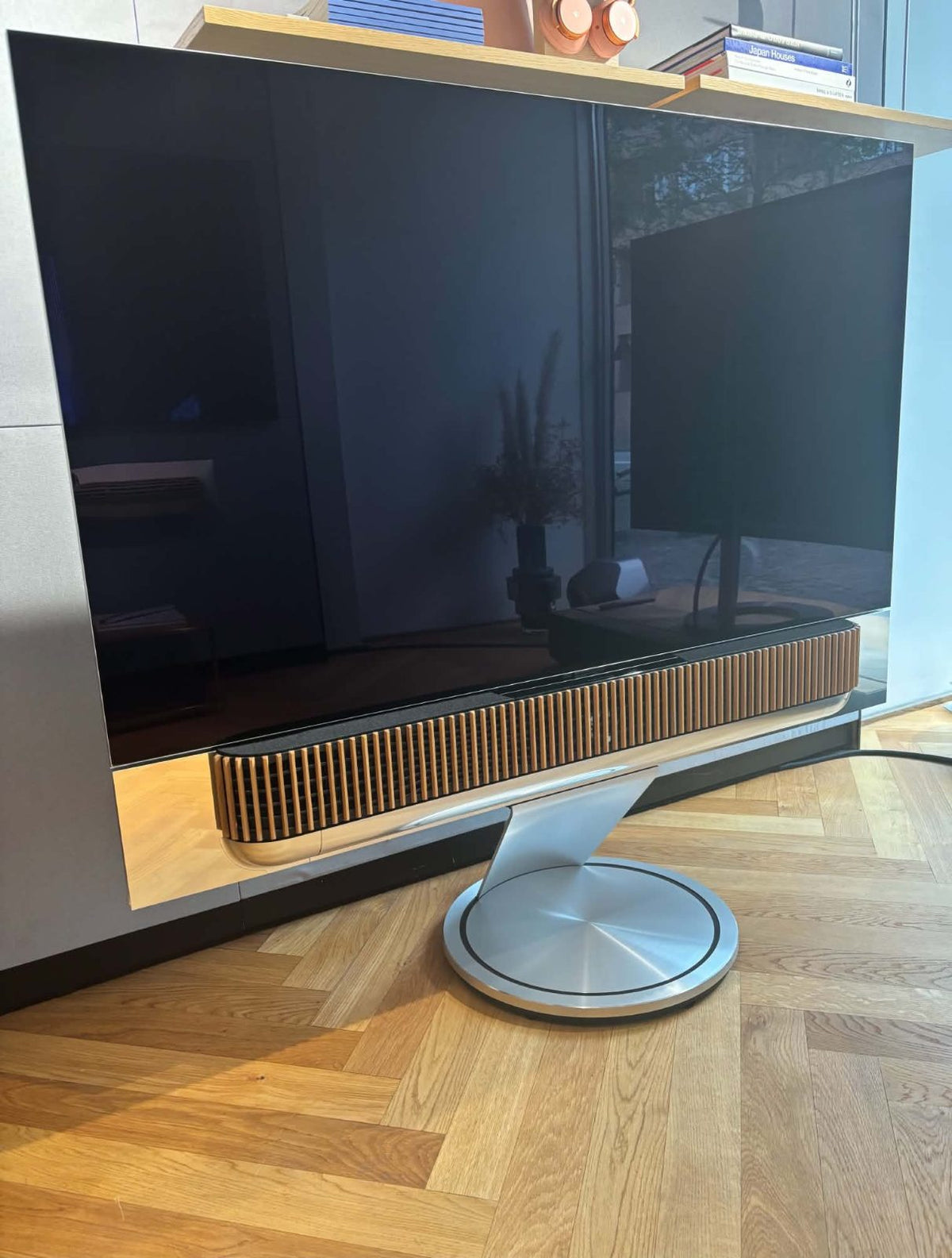 Beovision Theatre, Silver med Oak front (Second life)