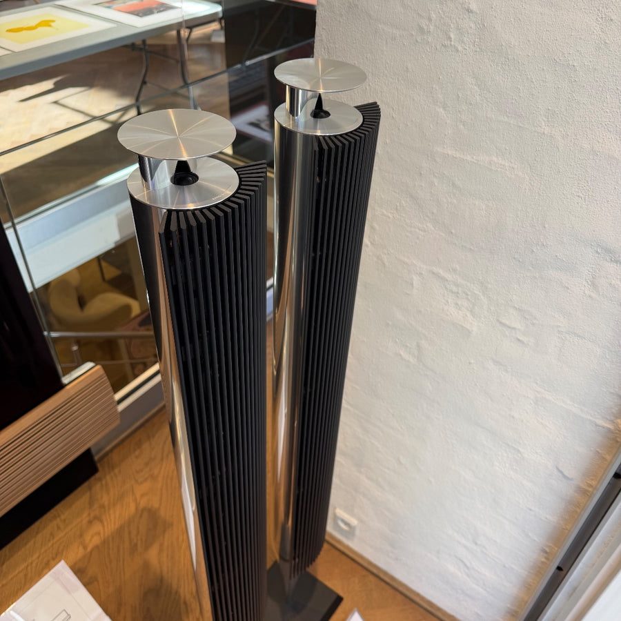 Beolab 18, Silver and Black (Second life)